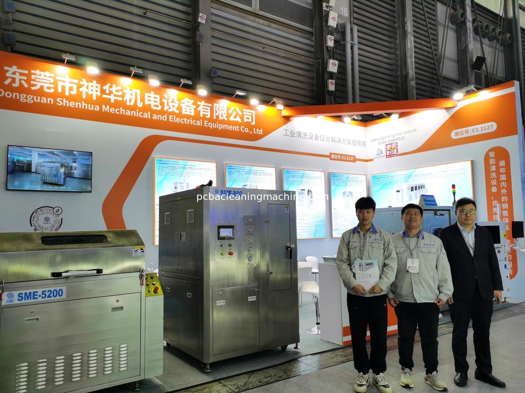 PCBA-Reihenart brausen deflux Maschine mit 3 Sprayvielfältigkeit 2 Schichten Kabinett PCBA-Korbes 1wash ab