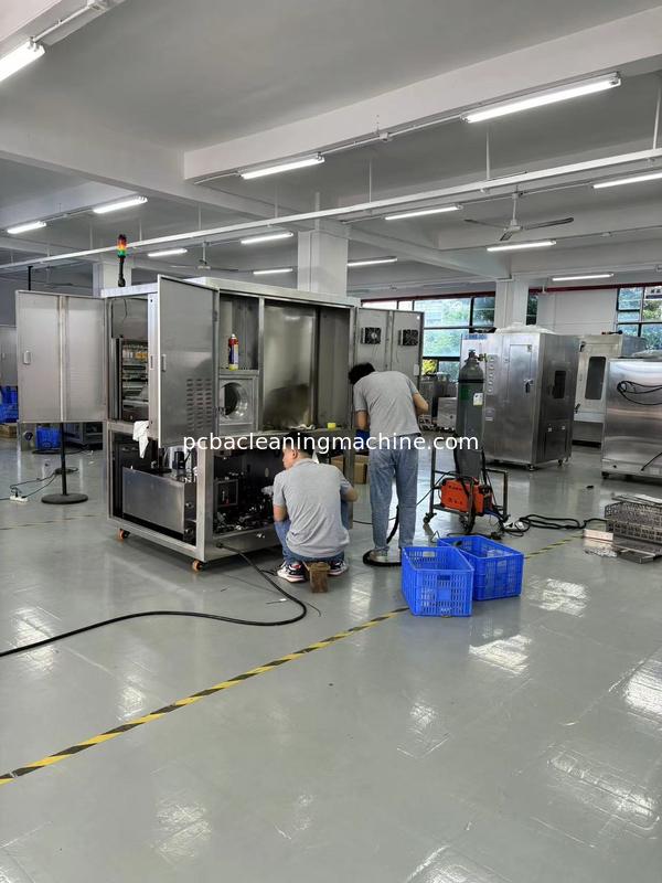PCBA-Reihenart brausen deflux Maschine mit 3 Sprayvielfältigkeit 2 Schichten Kabinett PCBA-Korbes 1wash ab