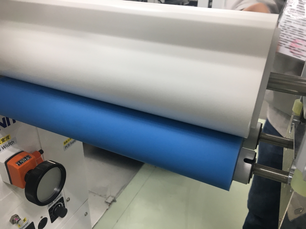 Weiße Farbe 300mm PCB Reinige antistatische Klebstoffpapier Roll PCB Inline Oberflächenreinigungsmaschine Papier Roll